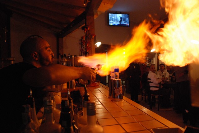 Ennio, cracheur de feu - jongleur - barman